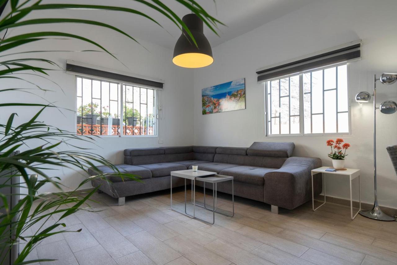 Spacious House With Huge Terrace Facing The Sea Bocacangrejo Exterior photo